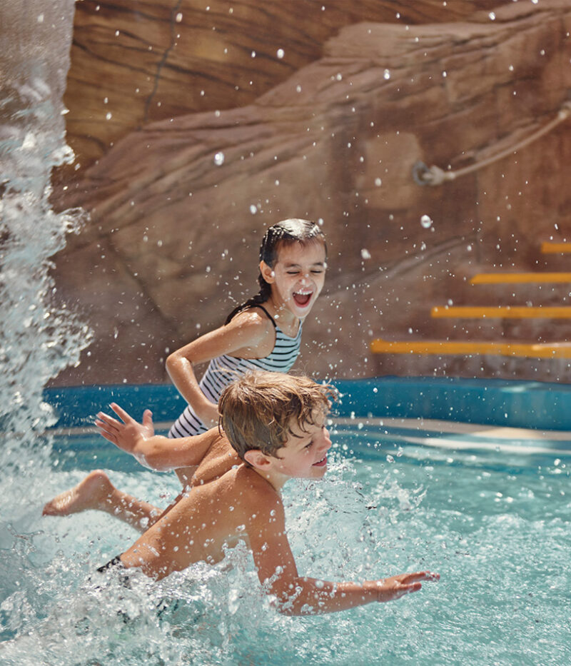 هزینه ووچر پارک آبی و ماجراجویی آبشارهای کویر