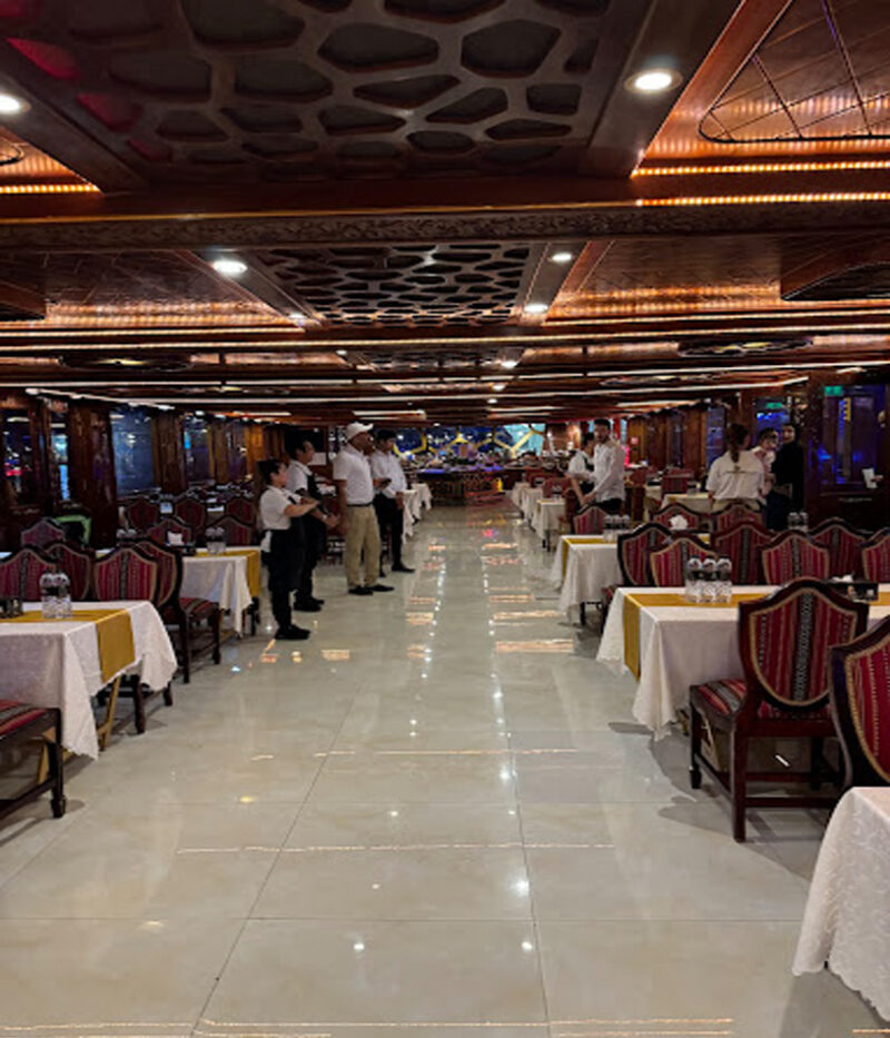 شام در کشتی اوشن امپرس دبی