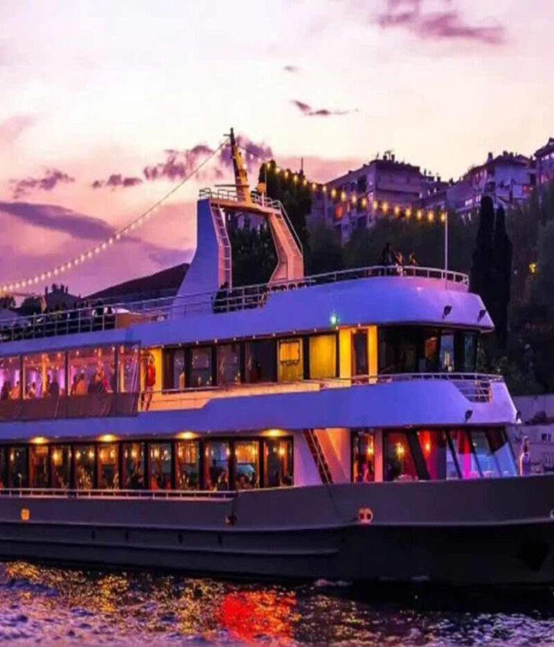 امکانات تور کروز بسفر با شام استانبول