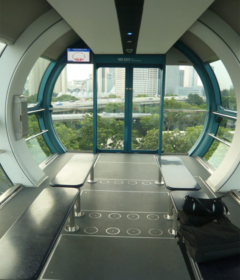 عکس چرخ و فلک پرنده سنگاپوری